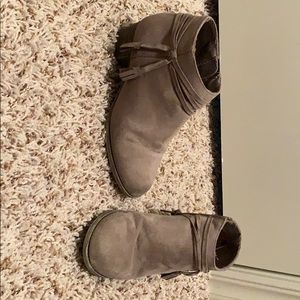 Old navy suede boots